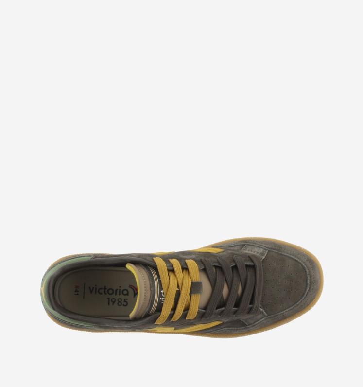 Victoria Smash Sneaker in marron with perforated V detail and lightweight rubber sole.