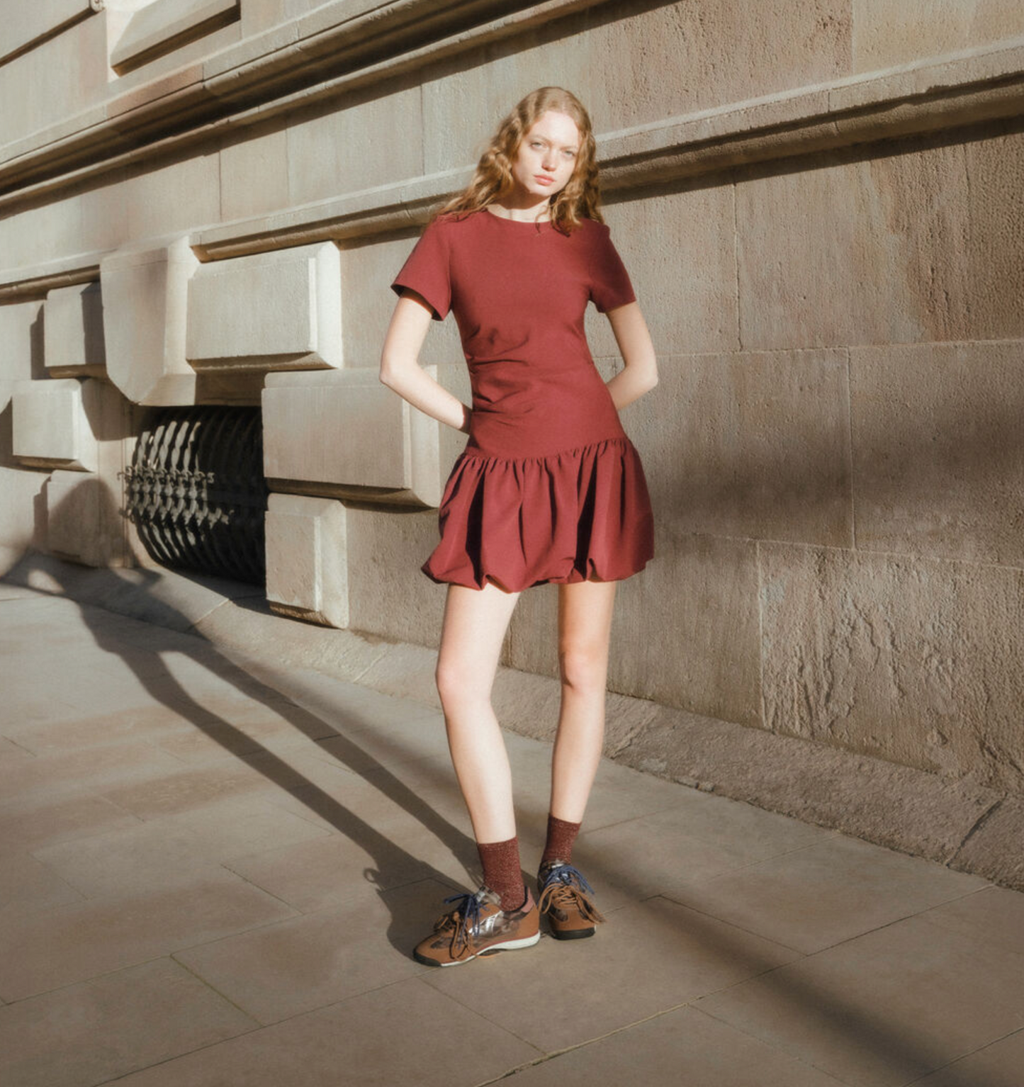 Victoria Saturno Sneaker in marron with nylon‑suede upper and retro runner silhouette.