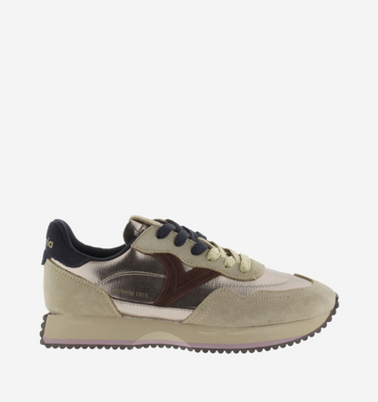 Victoria Cosmos Platino sneaker with soft metallic finish and streamlined profile.