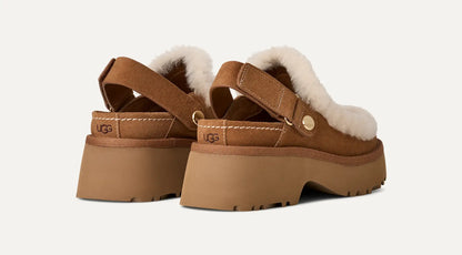 Women’s UGG Esmee chestnut clog in black with a sculpted SugarSole EVA outsole and closed‑toe silhouette.