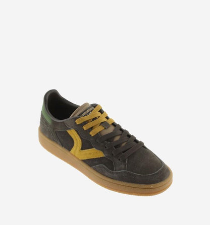Victoria Smash Sneaker in marron with perforated V detail and lightweight rubber sole.