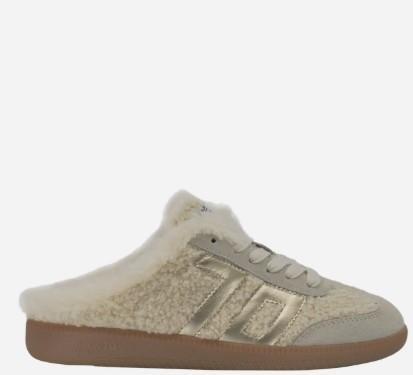 Back 70 Easter FL Sneaker has a faux shearling trim and features a full‑lace mixed‑material upper, lightweight comfort sole, and clean minimalist styling.

