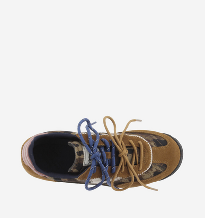 Victoria Saturno Sneaker in marron with nylon‑suede upper and retro runner silhouette.