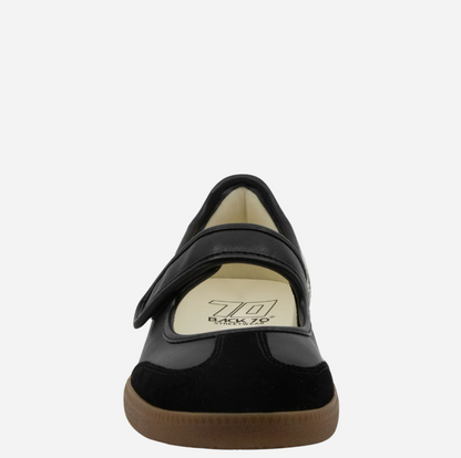 Back 70 Aya Sneaker