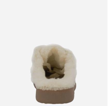Back 70 Easter FL Sneaker has a faux shearling trim and features a full‑lace mixed‑material upper, lightweight comfort sole, and clean minimalist styling.