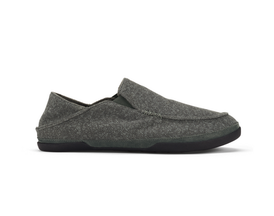 A single Olukai Moloa Hulu slip-on loafer in a dark gray heathered fabric upper with a black sole, shown in profile against a plain white background.