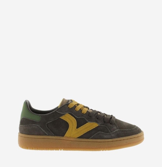 Victoria Smash Sneaker in marron with perforated V detail and lightweight rubber sole.