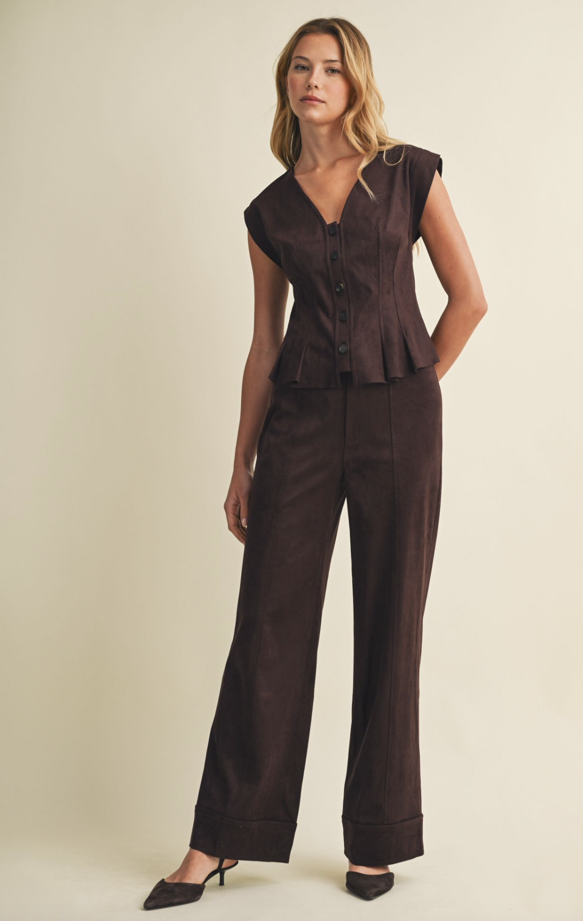 Mustard Seed Suede Trouser Pants featuring a suede‑finish fabric, tailored straight‑leg silhouette, smooth drape, and polished everyday styling.
