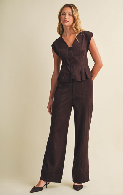 Mustard Seed Suede Trouser Pants featuring a suede‑finish fabric, tailored straight‑leg silhouette, smooth drape, and polished everyday styling.
