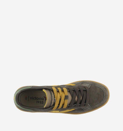 Victoria Smash Sneaker in marron with perforated V detail and lightweight rubber sole.