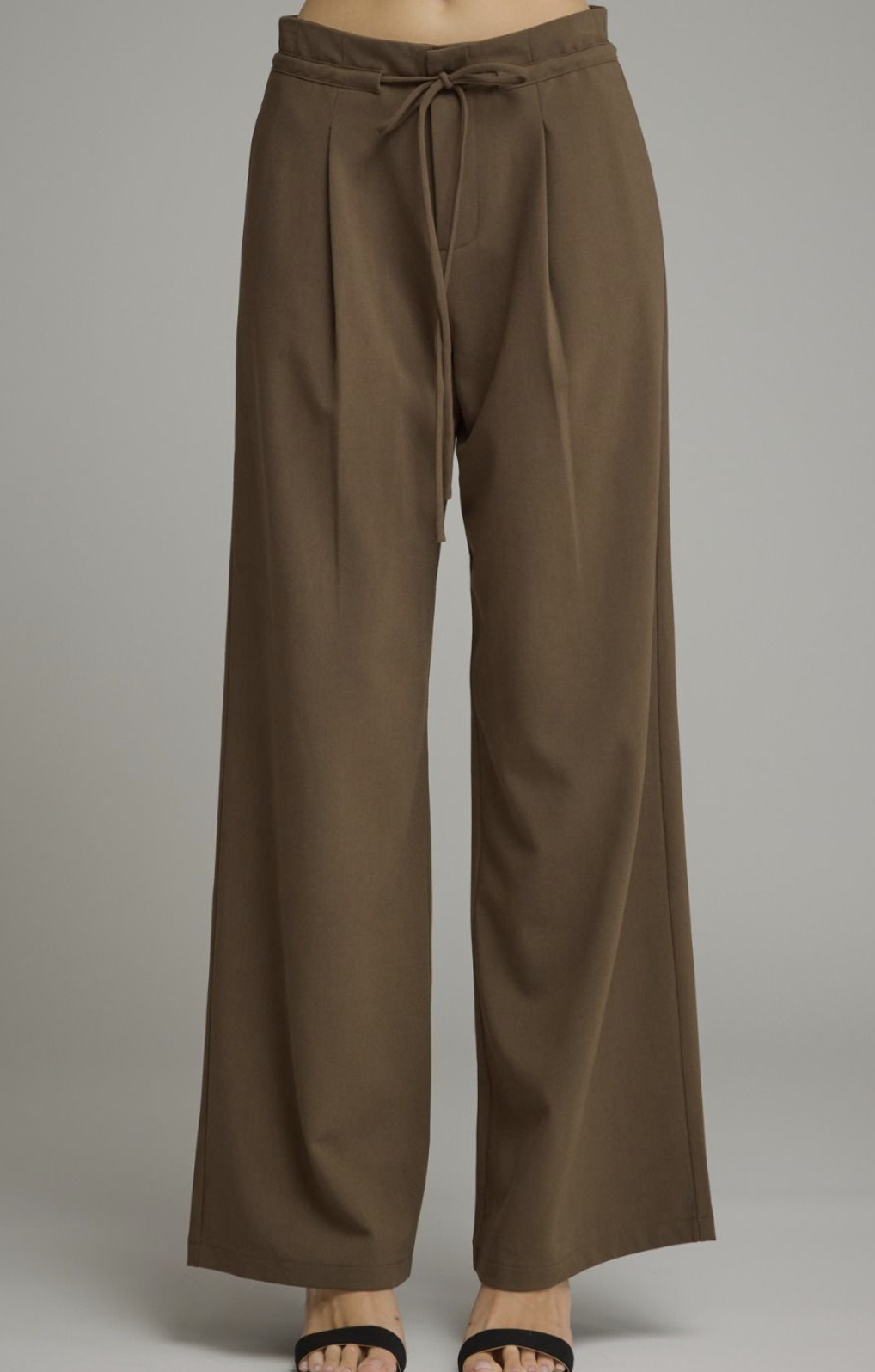 Entro Wide‑Leg Pants with Drawstring Waist featuring a lightweight woven fabric, adjustable drawstring waist, and relaxed wide‑leg silhouette.