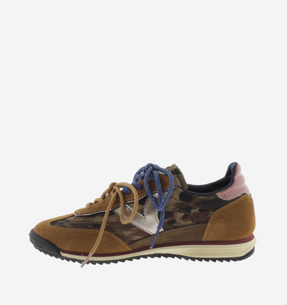 Victoria Saturno Sneaker in marron with nylon‑suede upper and retro runner silhouette.