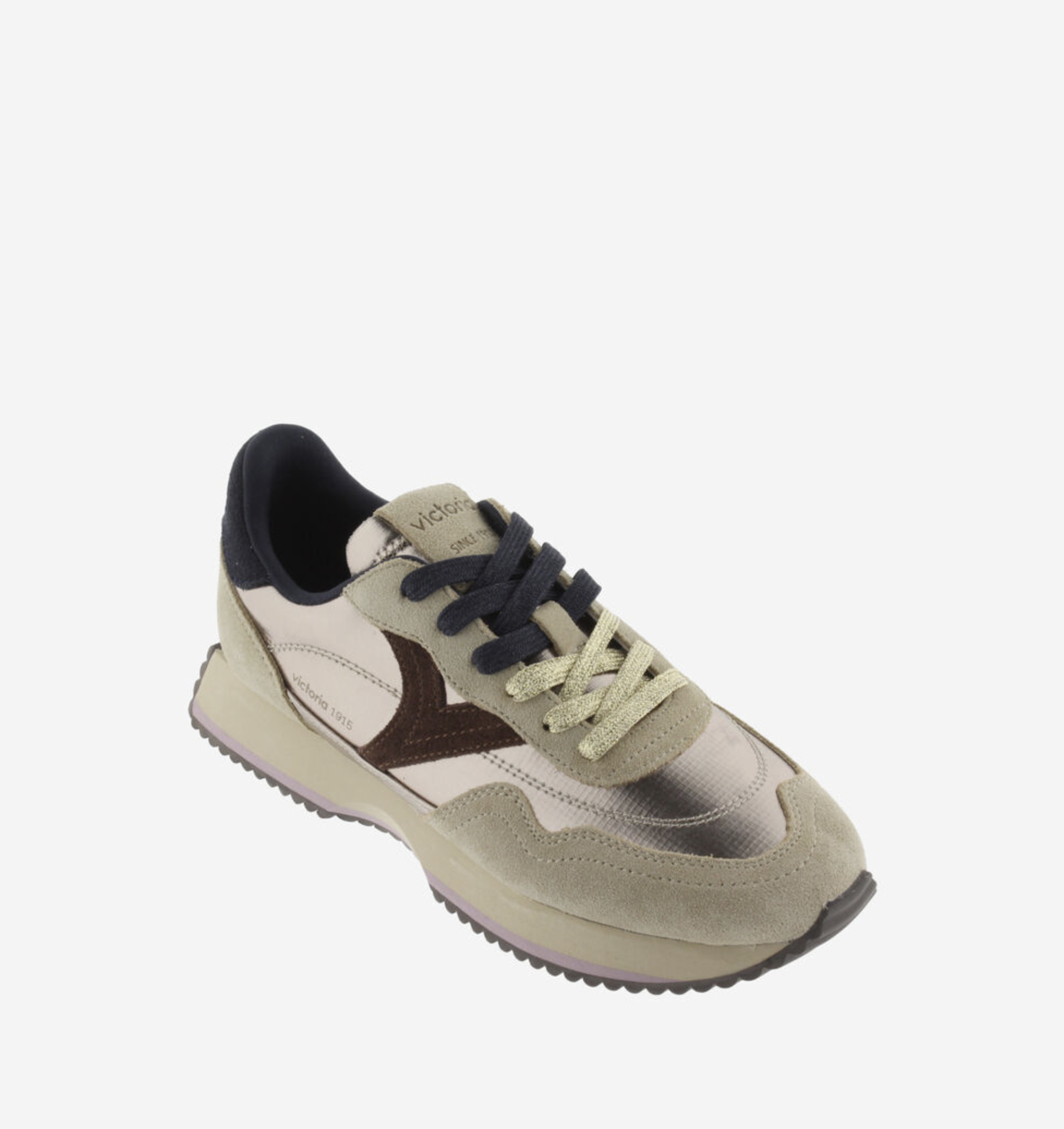 Victoria Cosmos Platino sneaker with soft metallic finish and streamlined profile.