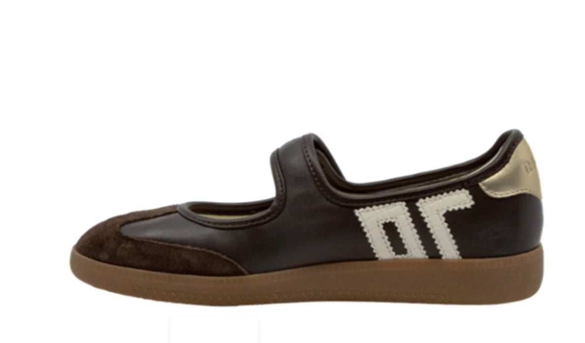 Back 70 Aya Sneaker in Coffee Milk with knit upper, lightweight cushioned sole, and modern minimalist design.