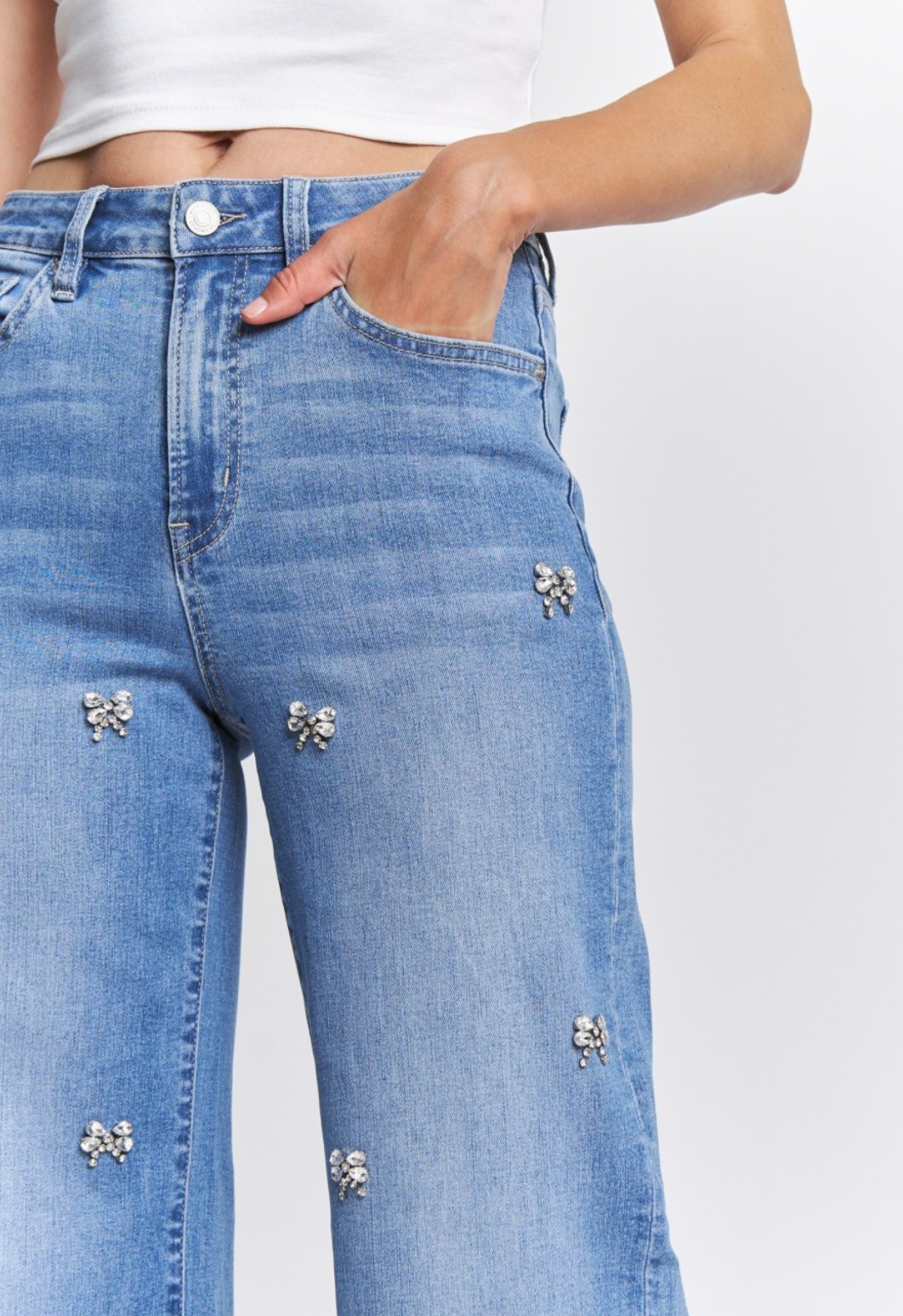 Wide‑leg embellished denim in Bluish Eyes wash with pearl‑like detailing and soft‑stretch fabric.