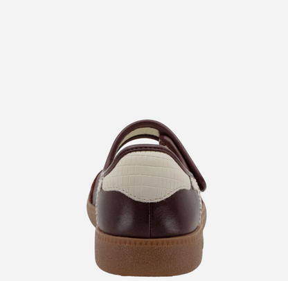 Back 70 Aya Sneaker