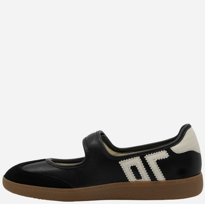 Back 70 Aya Sneaker