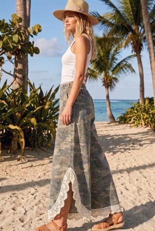 LovLov Lace Tulip Relaxed Fit Jean in camo with lace inset and tulip‑style hem.