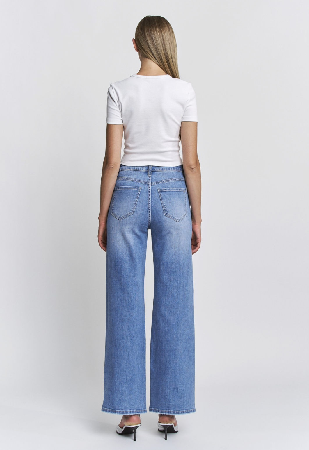 Wide‑leg embellished denim in Bluish Eyes wash with pearl‑like detailing and soft‑stretch fabric.