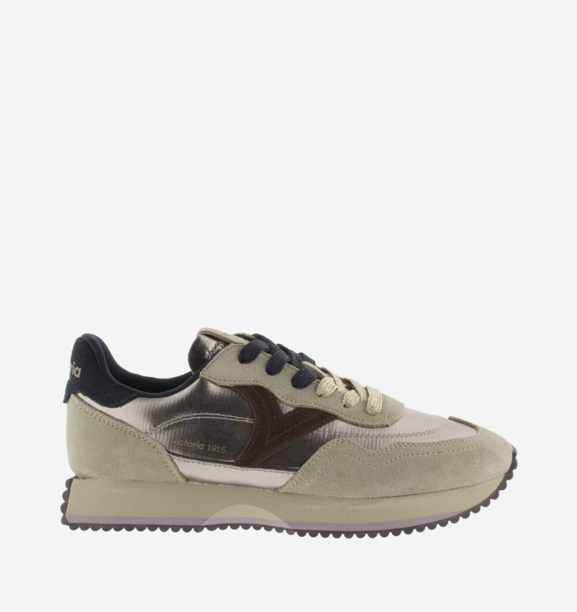 Victoria Cosmos Platino sneaker with soft metallic finish and streamlined profile.