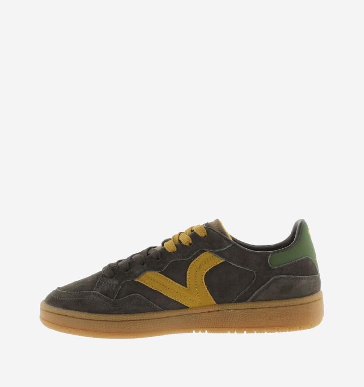 Victoria Smash Sneaker in marron with perforated V detail and lightweight rubber sole.