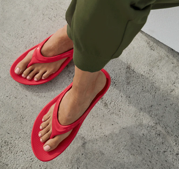 Oofos OOLala Thong Sandal