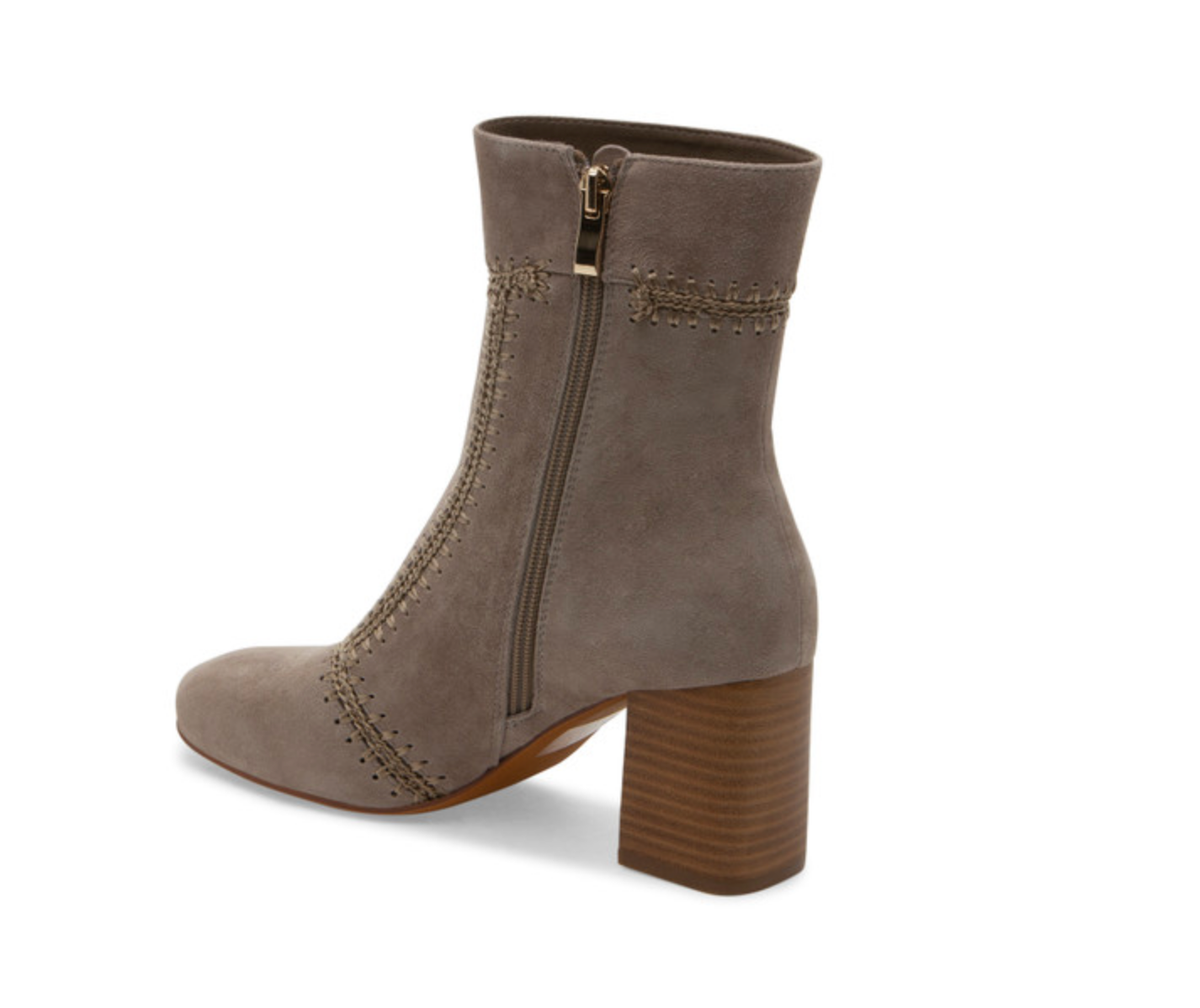 Silent D Story Boot