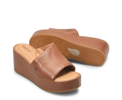 Born Shilo Wedge Sandal